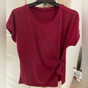 Maroon/Redish T-shirt that ties at waist